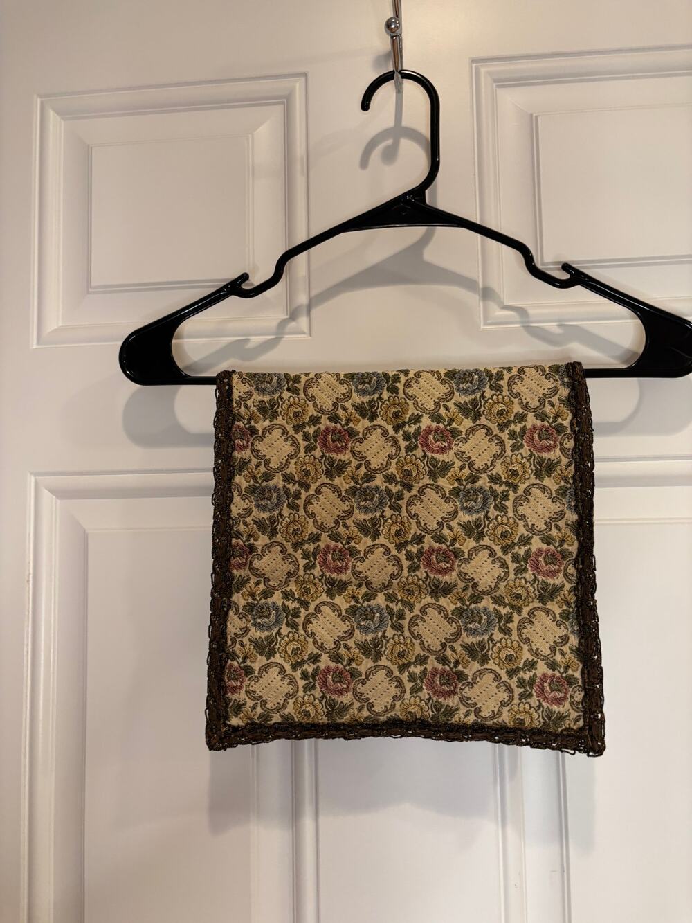 Vintage Table Runner – Classic Collected Look